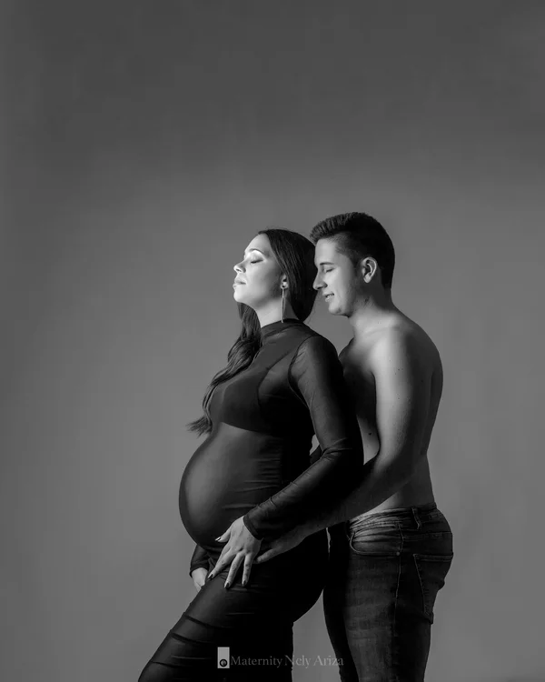 Fotografía embarazo 9 meses en Conil de la Fra.